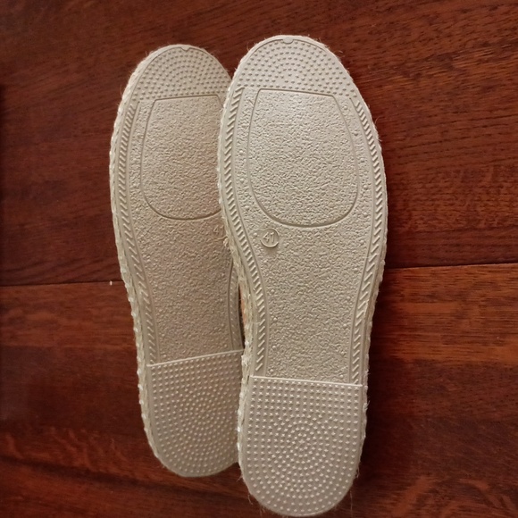 NWT Woman's Slip-On Espadrilles Canvas Flats - Picture 5 of 6